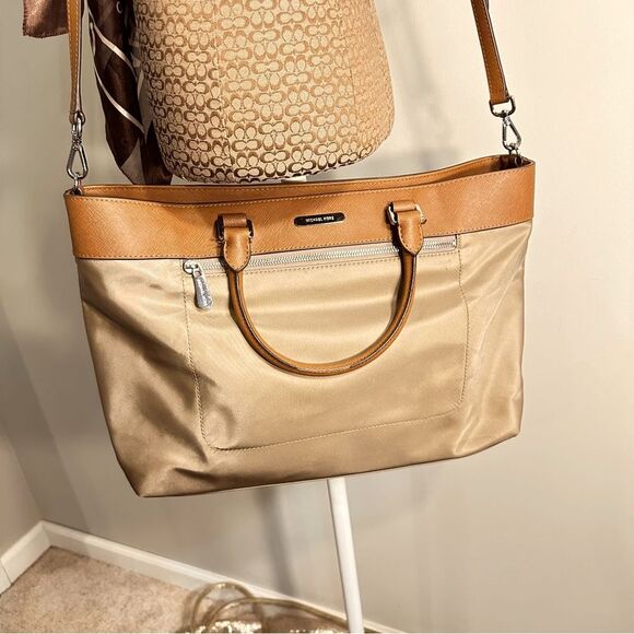 Michael Michael Kors Messenger Bag - Picture 1 of 17